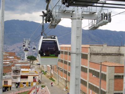 Ingreso de cabinas del metrocable a la Estacion Santo Domingo
Johnson Lopez, 2005
Palabras clave: TRANSPORTE MEDELLIN