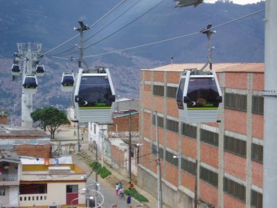 Ingreso de cabinas del metrocable a la Estacion Santo Domingo
Johnson Lopez, 2005
Palabras clave: TRANSPORTE MEDELLIN