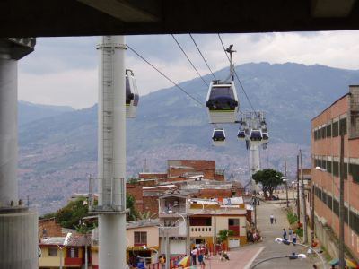 Funcionamiento de metrocable en la estacion Santo Domingo
Johnson Lopez, 2005
Palabras clave: TRANSPORTE MEDELLIN