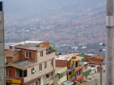 Fachadas de viviendas del barrio Santo Domingo desde el Metrocable
Johnson Lopez, 2005
Palabras clave: BARRIOS TRANSPORTE MEDELLIN