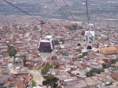 Vista del barrio desde metrocable de Santo Domingo
Johnson Lopez, 2005
Palabras clave: TRANSPORTE MEDELLIN