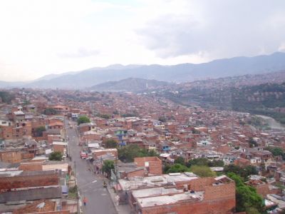 Vista de la zona nororiental desde el metrocable
Johnson Lopez, 2005
Palabras clave: BARRIOS MEDELLIN
