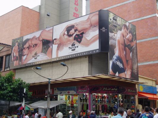 Valla publicitaria de edificio comercial en Carabobo
Palabras clave: CENTRO MEDELLIN
