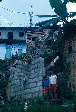 Proceso de construccion de vivienda 
Cehap 1982




Palabras clave: BARRIO LOS CAUNCES MEDELLIN