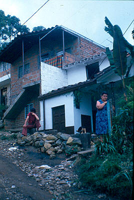Habitantes de viviendas Los Caunces Medellin
Cehap 1982




Palabras clave: BARRIO LOS CAUNCES MEDELLIN