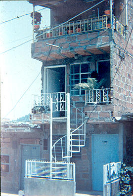 Fachada de casa de tres plantas Los Caunces Medellin
Cehap 1982




Palabras clave: BARRIO LOS CAUNCES MEDELLIN
