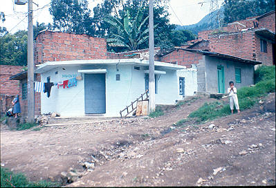 Calles sin pavimentar Los Caunces Medellin
Cehap 1982




Palabras clave: BARRIO LOS CAUNCES MEDELLIN