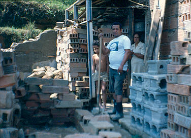 Proceso autoconstructivo de vivienda en Los Caunces
Cehap 1982




Palabras clave: BARRIO LOS CAUNCES MEDELLIN AUTOCONSTRUCCION
