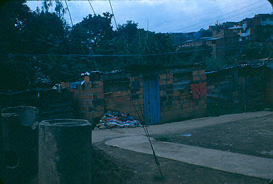 Senderos barrio  viviendas sin terminar de construir Los Caunces
Cehap 1982




Palabras clave: BARRIO LOS CAUNCES MEDELLIN