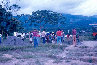 Preparación de mezcla para la autoconstrucción de viviendas
Carlos Henao 1982 




Palabras clave: AUTOCONSTRUCCION PEREIRA ORGANIZACION DE DESTECHADOS CAMILO TORRES