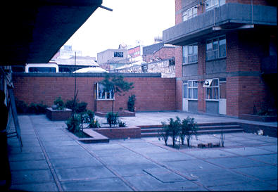 Fachada al interior Colonia Guerrero Mexico
Cenvi, 1984




Palabras clave: MEXICO