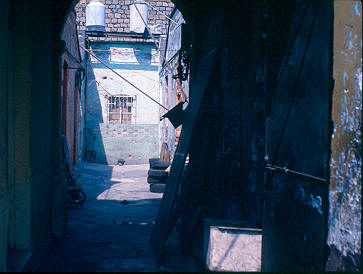 Callejon, pasillo entre viviendas en Barrio Tepito
CENVI 1984




Palabras clave: TEPITO MEXICO CALLEJONES