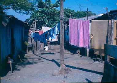 Tendedero de ropa de viviendas Barrio Managua Nicaragua
1982




Palabras clave: BARRIO MANAGUA NICARAGUA