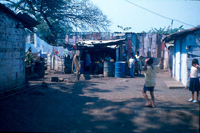 Patio de viviendas subnormales Managua Nicaragua
1982




Palabras clave: BARRIO MANAGUA NICARAGUA