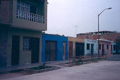 Fachada de viviendas en el Distrito San Martin de Porres, Lima
CIPUR, 1983




Palabras clave: BARRIO LIMA