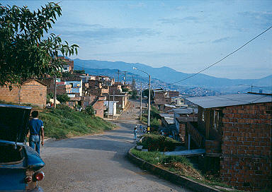 Calle Barrio Comuna Nororiental
Cehap 1982




Palabras clave: BARRIO COMUNA NORORIENTAL