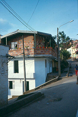Vivienda en pendiente ubicada en una esquina Barrio Comuna Nororiental
Cehap 1982




Palabras clave: BARRIO COMUNA NORORIENTAL