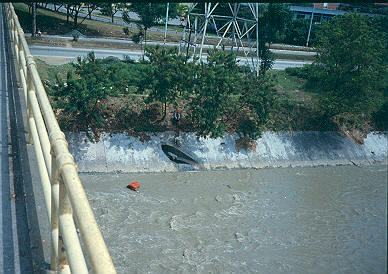 Contaminacion del Rio Medellin
Cehap 1982




Palabras clave: CONTAMINACION RIO DE MEDELLIN