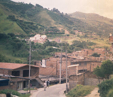 Panoramica viviendas-urbanizaciones Barrio Belen Rincon 
Cehap 2001
Palabras clave: BARRIO BELEN RINCON MEDELLIN