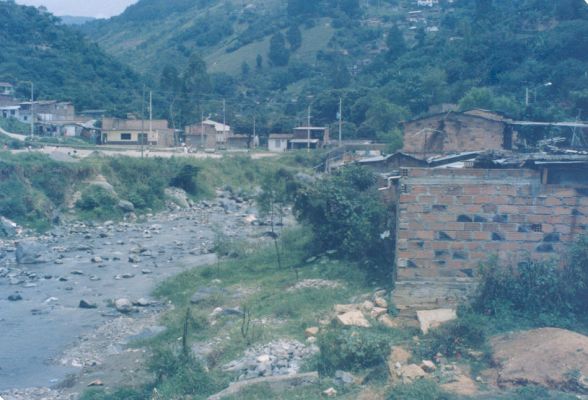 Cauce de quebrada Barrio La iguana
Cehap 1988




Palabras clave: ZONA DE ALTO RIESGO BARRIO LA IGUANA