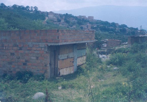 Vivienda cerrada y abandonada Barrio La iguana
Cehap 1988




Palabras clave: ZONA DE ALTO RIESGO BARRIO LA IGUANA