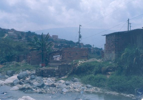 Material arrastrado por la quebrada La Iguana y rastros de vivienda arrasadas en Barrio La iguana
Cehap 1988




Palabras clave: ZONA DE RIESGO BARRIO LA IGUANA