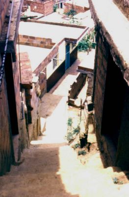 La escalera como pasaje y distribucion
CEHAP
PEVAL, 1985
Palabras clave: ACCESOS