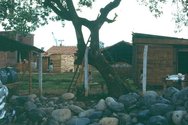 Fachadas en madera y guadua, barrios de Cali
CEHAP 1983




Palabras clave: BARRIOS CALI