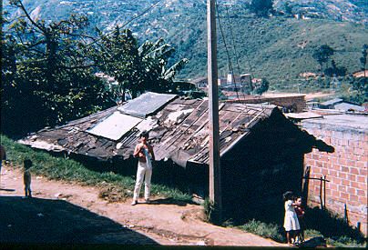 Niños en la calle, barrio Los Caunces Medellín
CEHAP 1982




Palabras clave: BARRIO LOS CAUNCES MEDELLIN