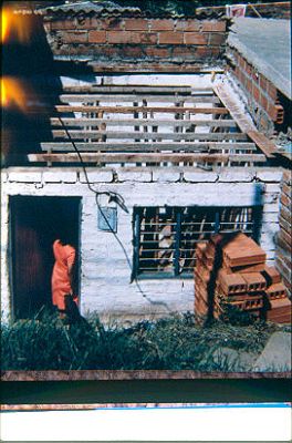 Vivienda en construccion, sin techo
Cehap 1982




Palabras clave: BARRIO LOS CAUNCES MEDELLIN