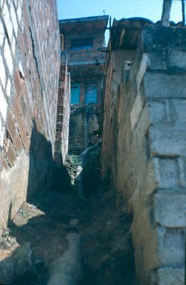 Callejon, por donde va el alcantarillado en barrio Los Caunces, Medellin
Cehap 1982




Palabras clave: BARRIO LOS CAUNCES MEDELLIN CALLEJONES