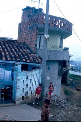 Ninos habitantes de viviendas Los Caunces
Cehap 1982




Palabras clave: BARRIO LOS CAUNCES MEDELLIN