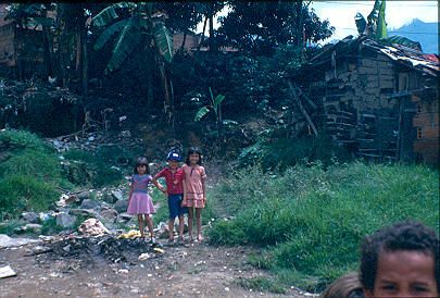 Niños Habitandes de viviendas Los Caunces Medellin
Cehap 1982




Palabras clave: BARRIO LOS CAUNCES MEDELLIN