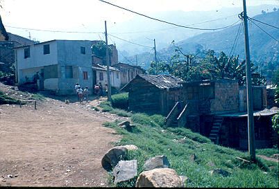 Calle sin pavimentar en pendiente Los Caunces
Cehap 1982




Palabras clave: BARRIO LOS CAUNCES MEDELLIN CALLES