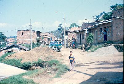 Vias de acceso sin pavimentar en el barrio Los Caunces
Cehap 1982




Palabras clave: BARRIO LOS CAUNCES CALLES MEDELLIN