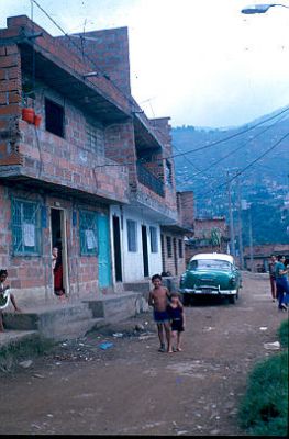Vias de acceso sin pavimentar en el barrio Los Caunces
Cehap 1982




Palabras clave: BARRIO LOS CAUNCES CALLES MEDELLIN