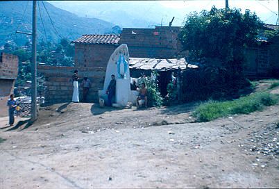 Altar a la Virgen en calle del barrio Los Caunces
Cehap 1982




Palabras clave: BARRIOS POPULARES LOS CAUNCES RELIGIOSIDAD MEDELLIN