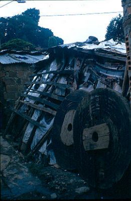 Vivienda subnormal hecha con material reciclable Los Caunce
Cehap 1982




Palabras clave: BARRIO LOS CAUNCES MEDELLIN