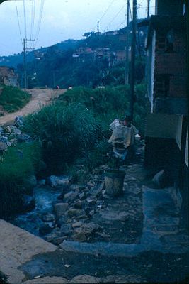 Viviendas cerca a la Quebrada Los Caunces
CEHAP 1982




Palabras clave: BARRIO LOS CAUNCES MEDELLIN ZONAS DE RIESGO