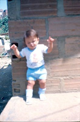 Nino jugando en el barrio Los Caunces
Cehap 1982




Palabras clave: BARRIO LOS CAUNCES MEDELLIN
