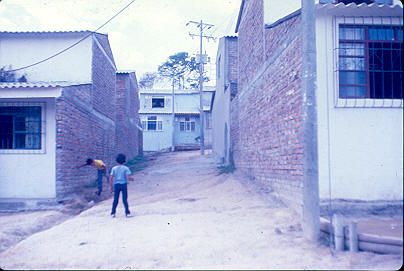 Construcción de viviendas y calles. Prefabricación Pereira. Organización de destechados Camilo Torres
Carlos Henao 1982 




Palabras clave: PREFABRICACION PEREIRA ORGANIZACION DE DESTECHADOS CAMILO TORRES