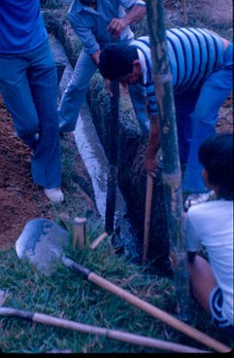 Vaciado de pavimento a las cepas
Carlos Henao 1982 




Palabras clave: PREFABRICACION AUTOCONSTRUCCION PEREIRA ORGANIZACION DE DESTECHADOS CAMILO TORRES