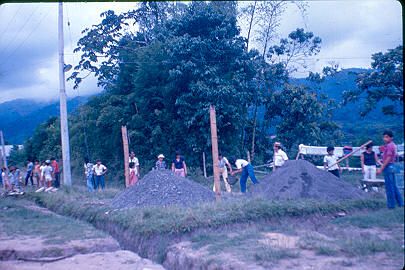 Construcion de cepas para viviendas
Carlos Henao 1982 




Palabras clave: PREFABRICACION AUTOCONSTRUCCION PEREIRA ORGANIZACION DE DESTECHADOS CAMILO TORRES