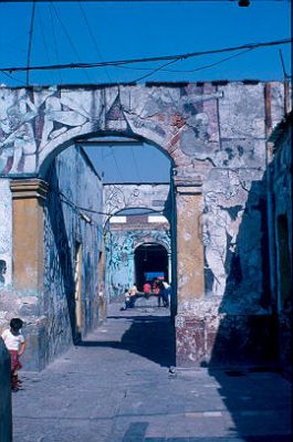 Pasillo entre viviendas en el Barrio Tepito, Mexico
CENVI 1984




Palabras clave: MEXICO
