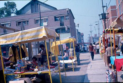 Puestos de ventas ambulantes en el barrio Tepito de Mexico
CENVI 1984




Palabras clave: TEPITO MEXICO COMERCIO INFORMAL