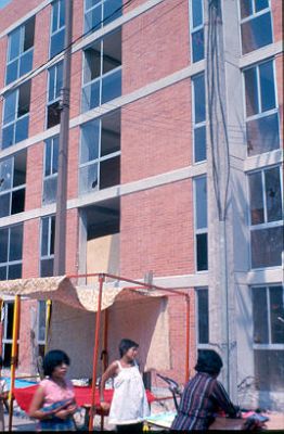 Vivienda de interes social construida en el Barrio Tepito, Mexico
CENVI 1984




Palabras clave: TEPITO MEXICO VIVIENDA EN ALTURA VIS