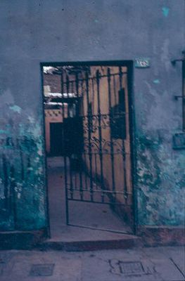 Entrada a vivienda Barrio San Martin Lima
1983




Palabras clave: BARRIO SAN MARTIN LIMA INQUILINATOS