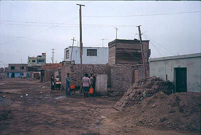 Viviendas demolidas el Distrito San Martin de Porres, Lima
CIPUR, 1983




Palabras clave: BARRIO SAN MARTIN LIMA