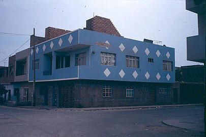 Vivienda en esquina en el Distrito San Martin de Porres, Lima
CIPUR, 1983




Palabras clave: BARRIO LIMA