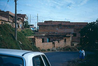 Fachada de vivienda sin terminar de construir Barrio Comuna Nororiental
Cehap 1982




Palabras clave: BARRIO COMUNA NORORIENTAL